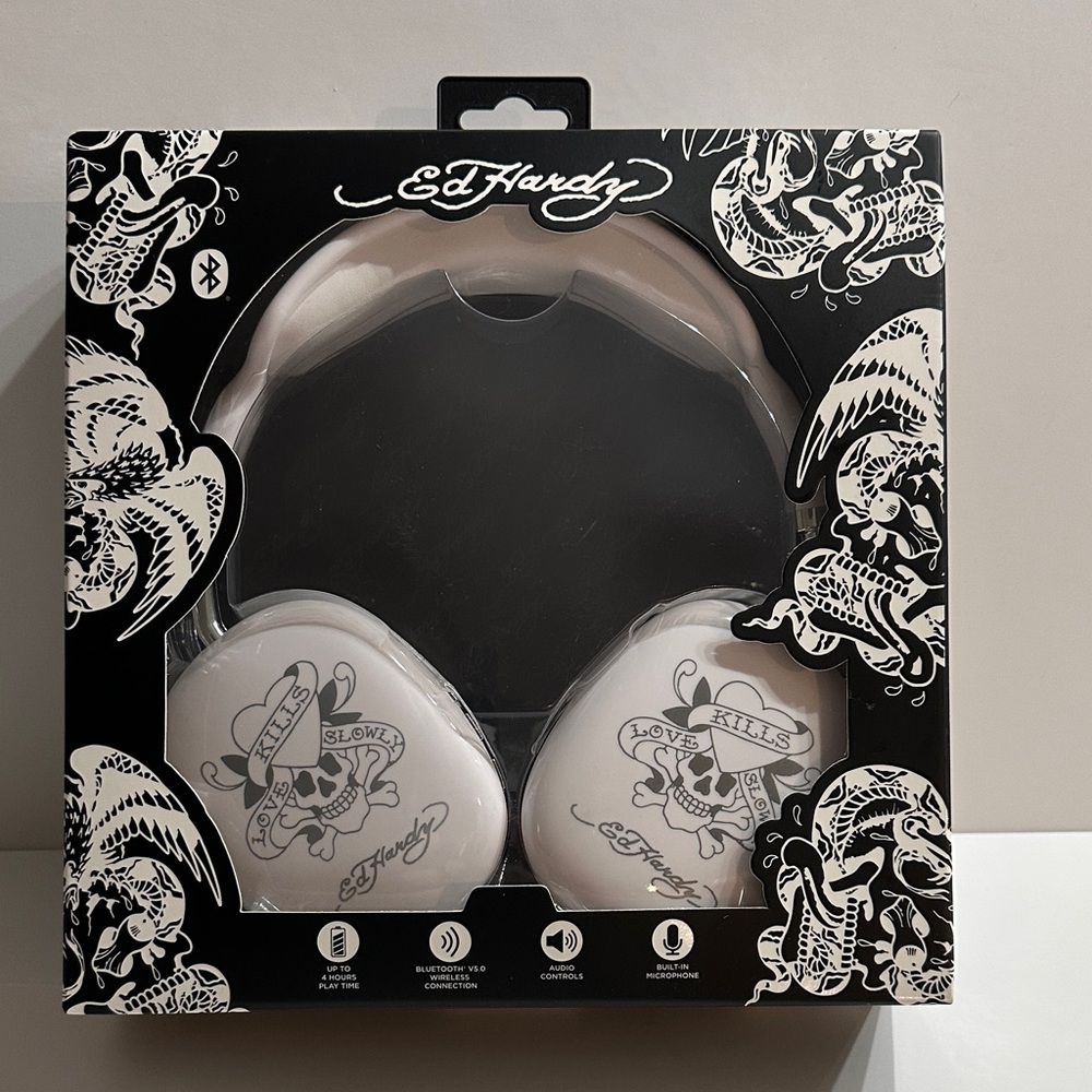 Ed Hardy Black & White Wireless Headphones with Built-in Microphone.